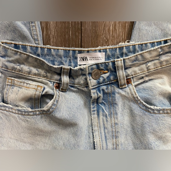 ZARA Light Wash High-Waisted Distressed Mom Jeans | Size 2 - Picture 5 of 8